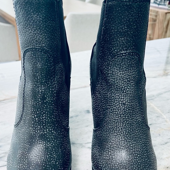 - Tory Burch grey pull on lug sole ankle booties size 6 - vintage - Picture 4 of 10